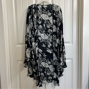 Amuse Society Flowy Kimono Cardigan in Black/White, Size XS/S